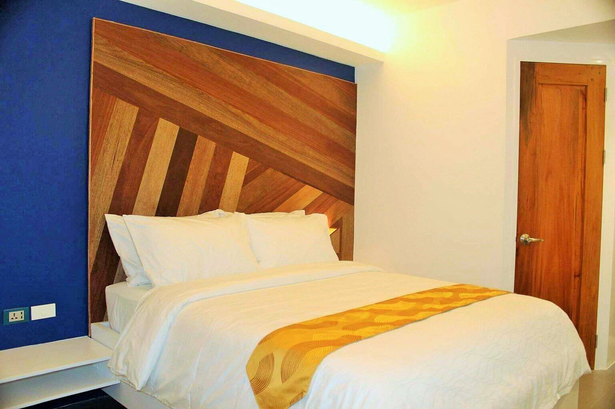 Oyo 609 G Executive Hotel And Spa Boracay Manoc-Manoc Экстерьер фото